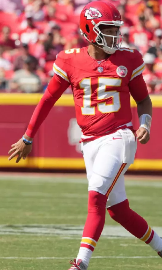 El espectacular pase por la espalda de Patrick Mahomes