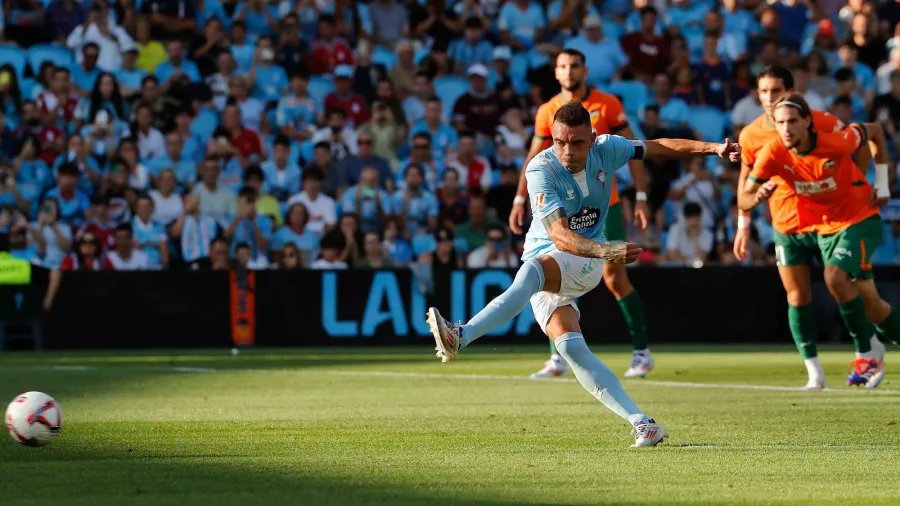 Aspas pudo aumentar la ventaja, pero falló un penal.