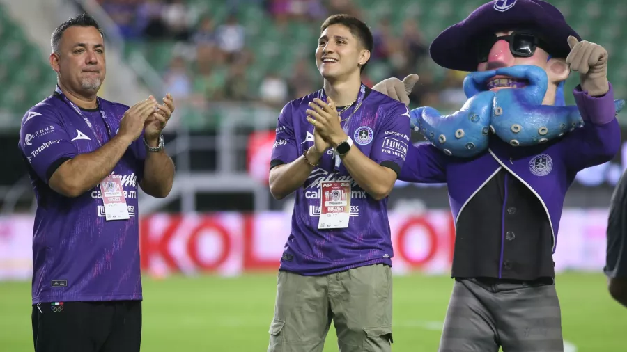 Marco Verde fue homenajeado en su casa y por su gente