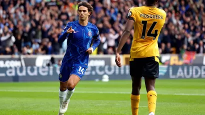 Joao Félix entró de cambio y cerró la cuenta con su primer gol en la Premier League desde el 25 de mayo de 2023