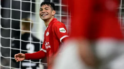 ¡En llamas! 'Chucky' Lozano anotó gol en la paliza del PSV