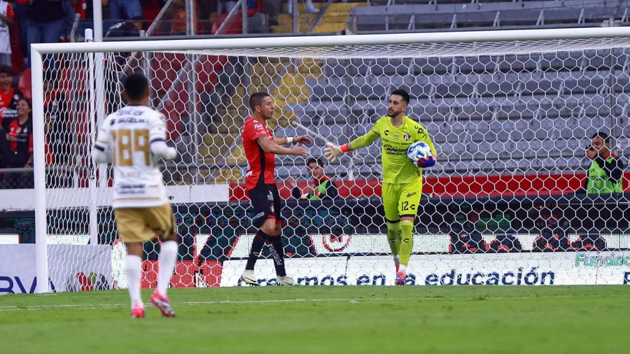 Vargas llegó a 13 goles atajados en la Liga MX.