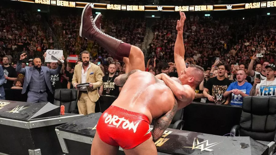 Gunther acabó con Randy Orton en Bash in Berlin