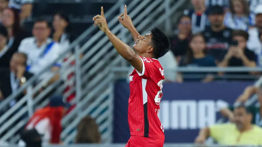 Así celebró el jugador su gol en el Estadio BBVA de Monterrey.