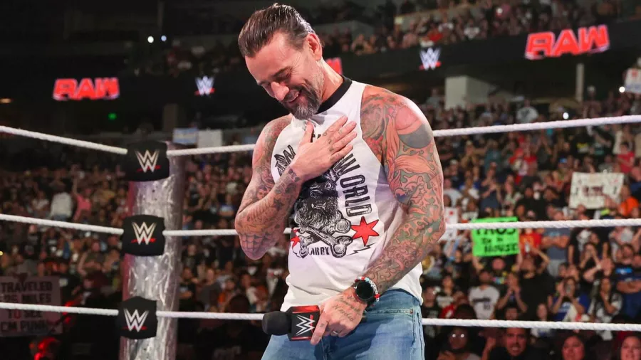 Drew McIntyre maltrató a CM Punk en Monday Night RAW