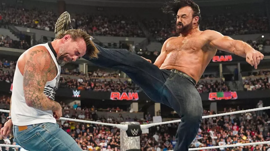 Drew McIntyre maltrató a CM Punk en Monday Night RAW