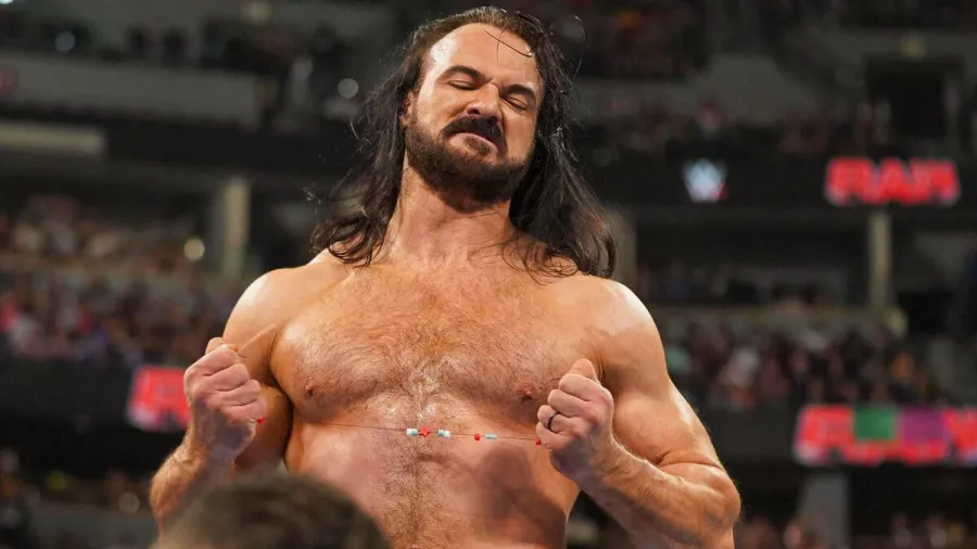 Drew McIntyre maltrató a CM Punk en Monday Night RAW