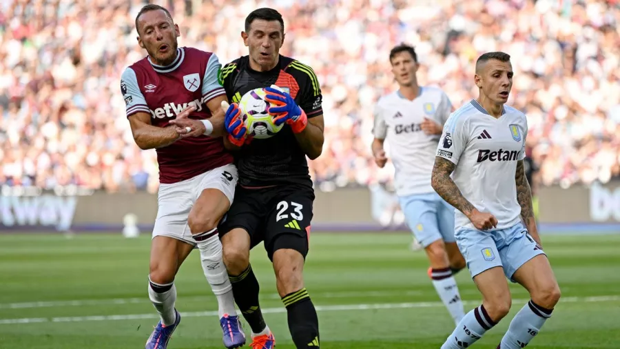 Emiliano Martínez - Aston Villa