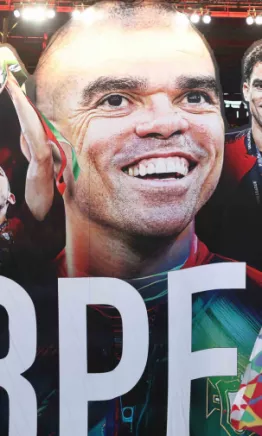 La Federación Portuguesa de Futbol rindió homenaje a Pepe