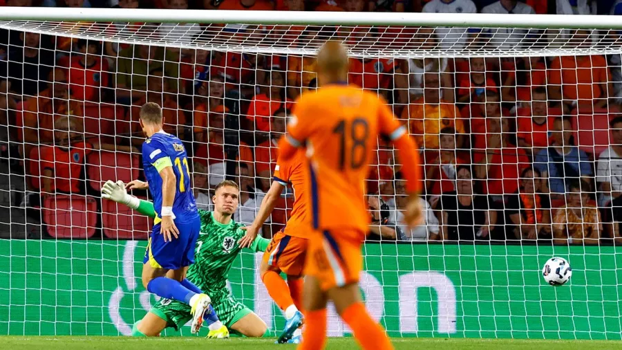 Edin Dzeko metió a Bosnia al partido con el 3-2 a los 73 minutos