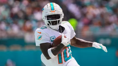 Primer golpe certero de Tyreek Hill y los Dolphins