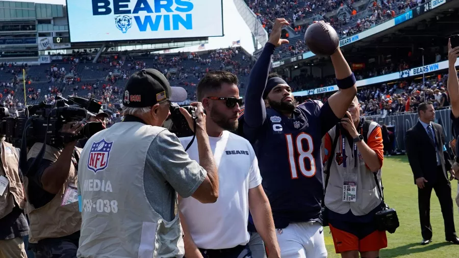 Aunque solo lanzó para 93 yardas, Williams movió bien a los Bears