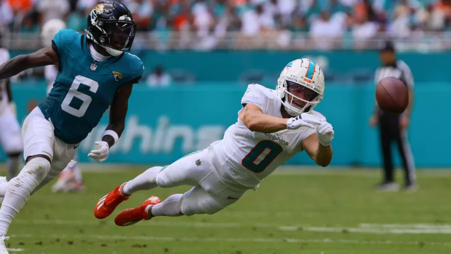 Primer golpe certero de Tyreek Hill y los Dolphins