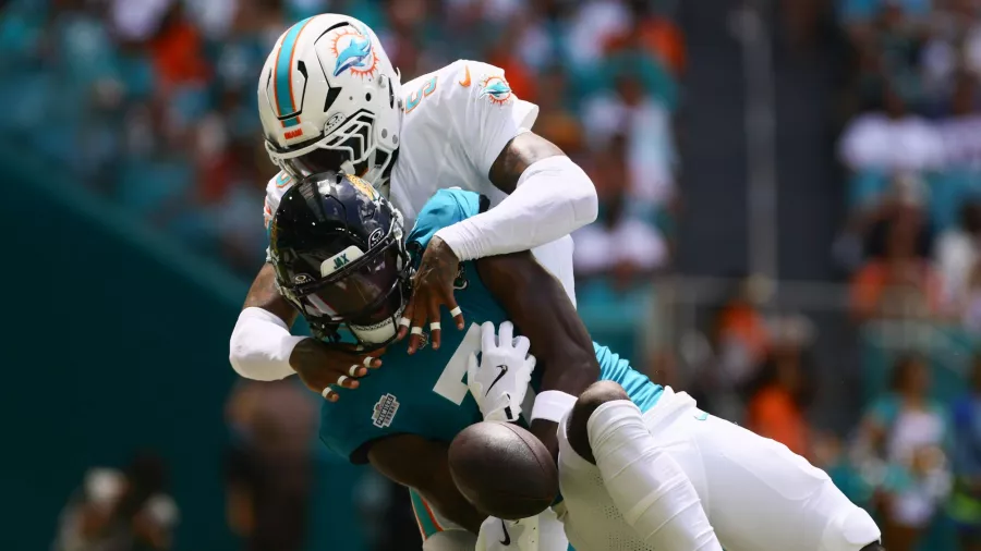 Primer golpe certero de Tyreek Hill y los Dolphins