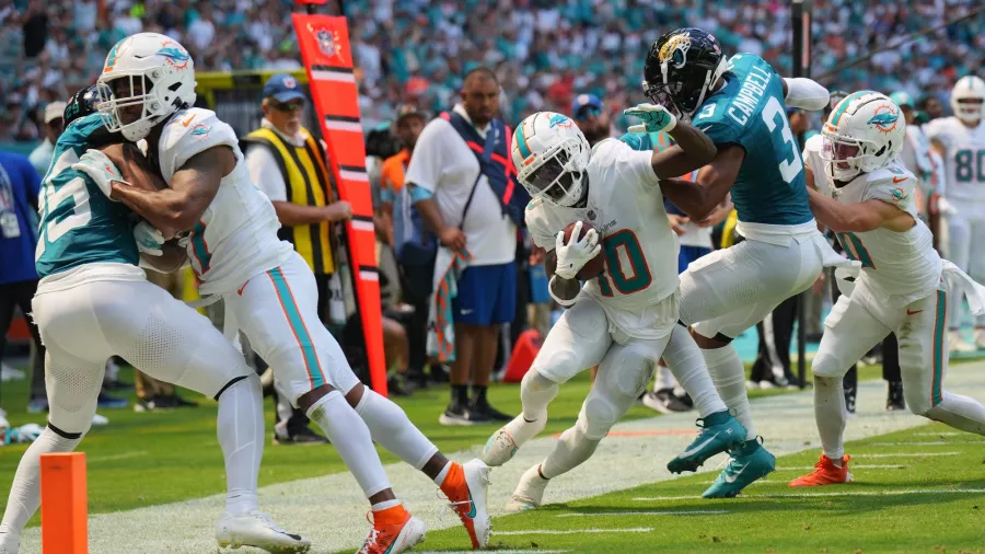 Primer golpe certero de Tyreek Hill y los Dolphins