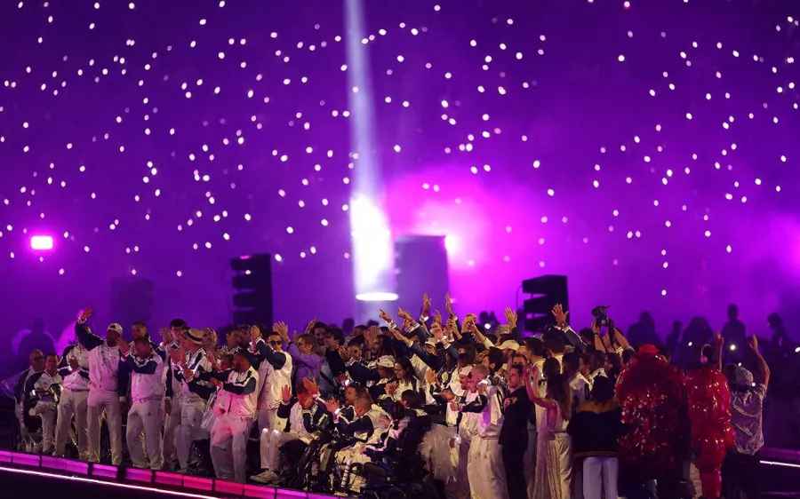 París despide la fiesta paralímpica con una ceremonia inolvidable