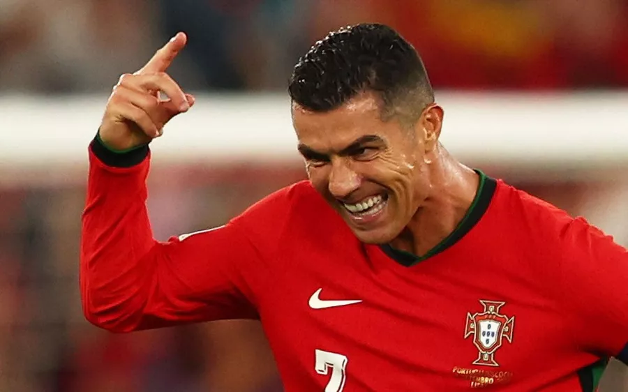 Cristiano Ronaldo vuelve a ponerse la capa de héroe para Portugal