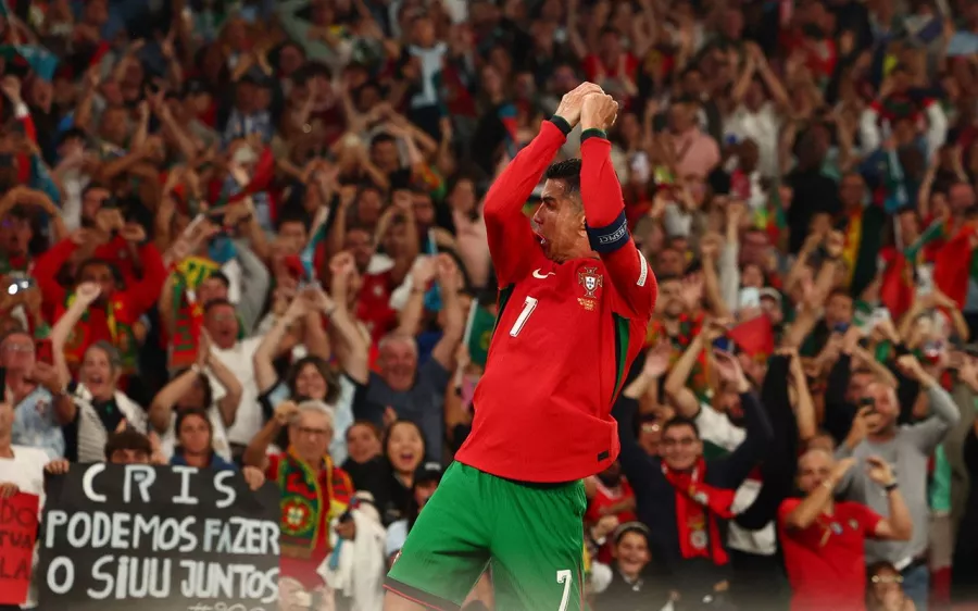 Cristiano Ronaldo vuelve a ponerse la capa de héroe para Portugal