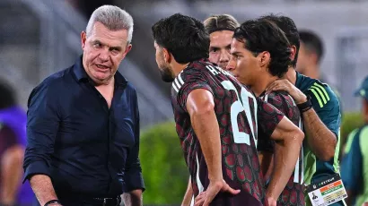 ¿Qué les habrá dicho? Así las pasiones en el primer partido de Javier Aguirre