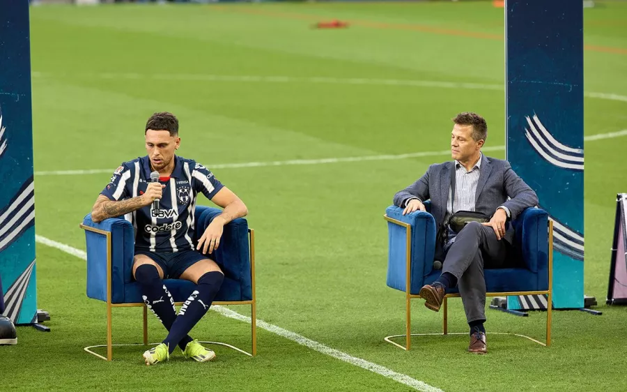 Lucas Ocampos ya luce los colores de Rayados