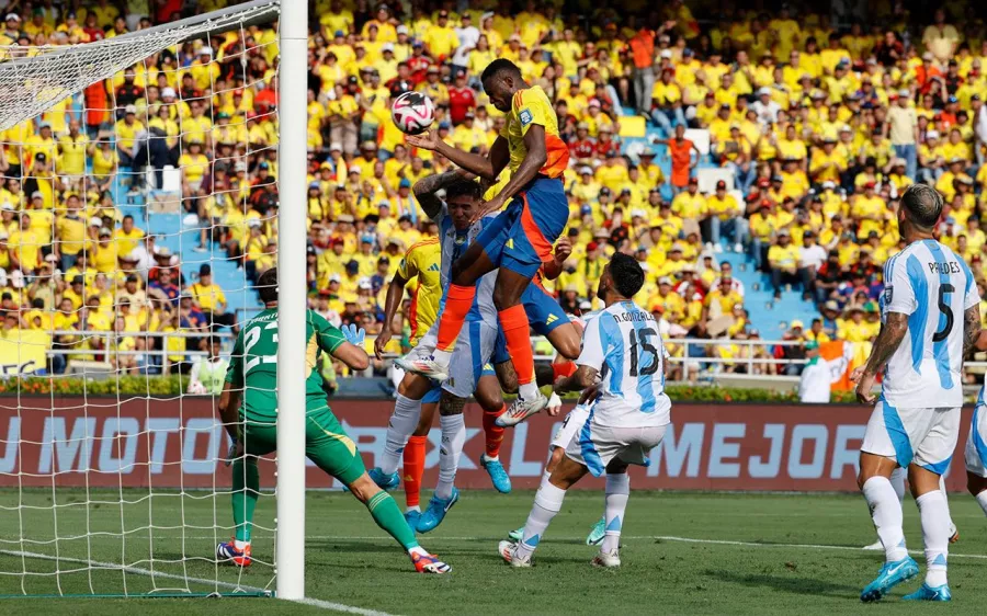 El gol de Colombia que acabó con la racha imbatible del 'Dibu' Martínez