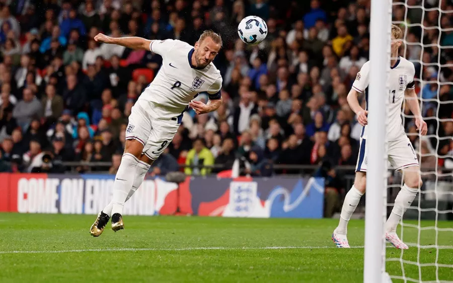 Harry Kane celebra con doblete su centenario