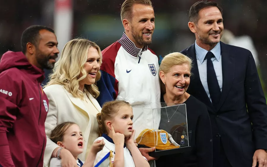 Harry Kane celebra con doblete su centenario