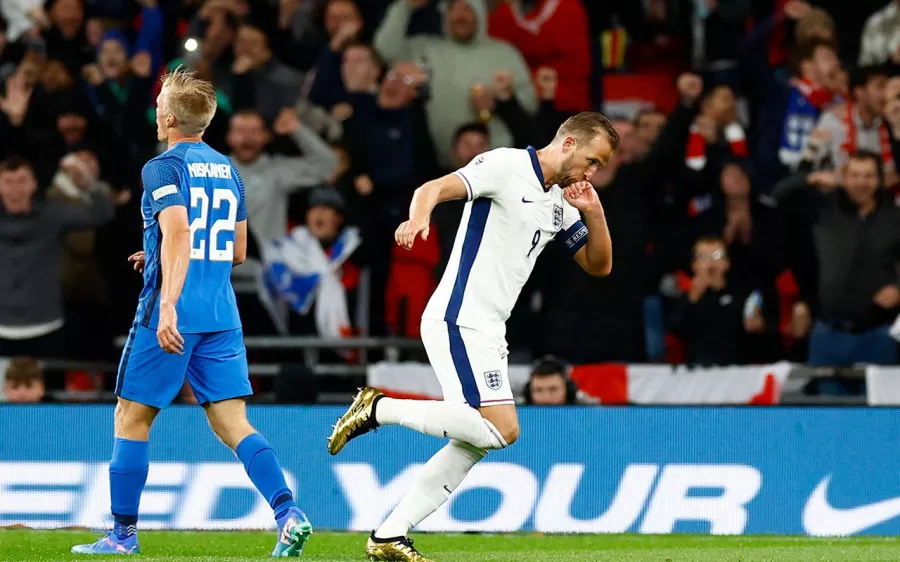 Harry Kane celebra con doblete su centenario