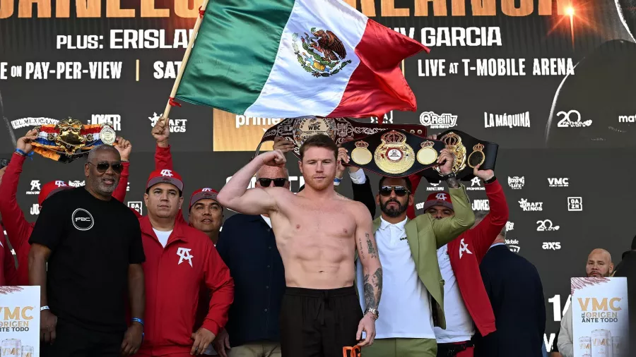 Las miradas de tensión entre Saúl 'Canelo' Álvarez y Edgar Berlanga