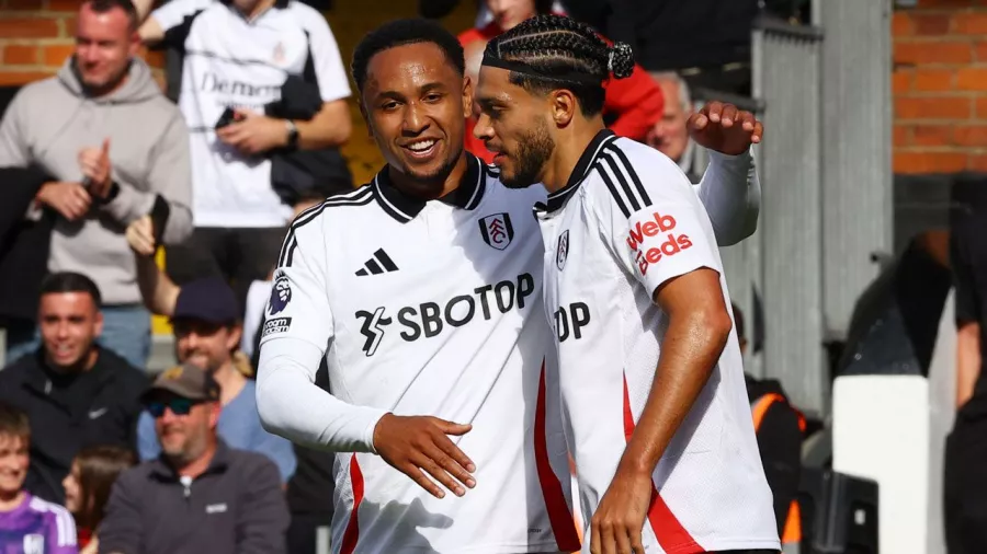 Raúl Jiménez marcó el primer gol de la temporada con Fulham en la Premier League