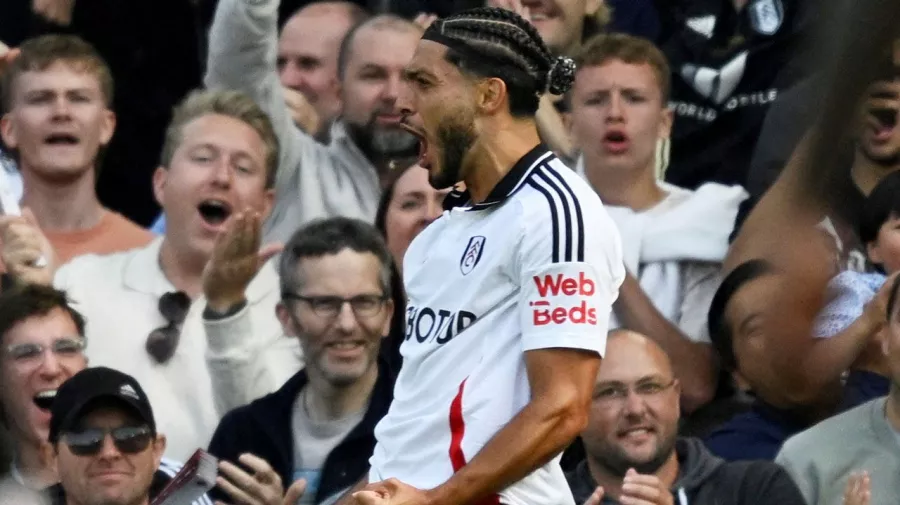 Raúl Jiménez marcó el primer gol de la temporada con Fulham en la Premier League