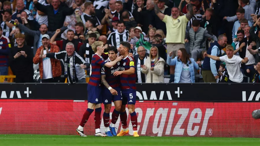 Remontada de Newcastle en cinco minutos para soñar en la Premier League