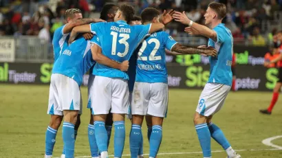 Napoli brilló ante Cagliari y ya está donde quería en la Serie A