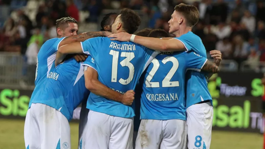 Napoli alcanzó el primer lugar de la tabla con 10 puntos