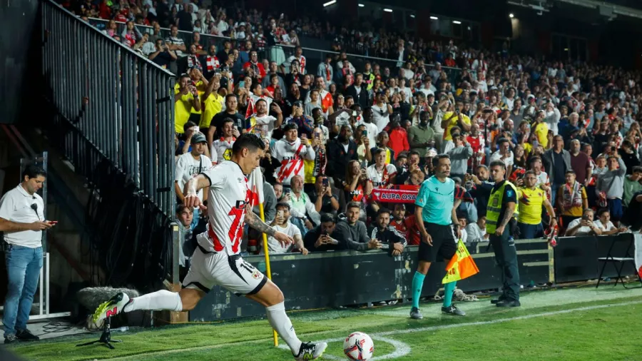 James Rodríguez encendió el estadio de Vallecas en su debut