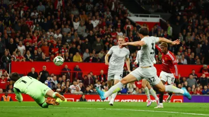 Manchester United arrolló a Barnsley y avanzó en la Carabao Cup