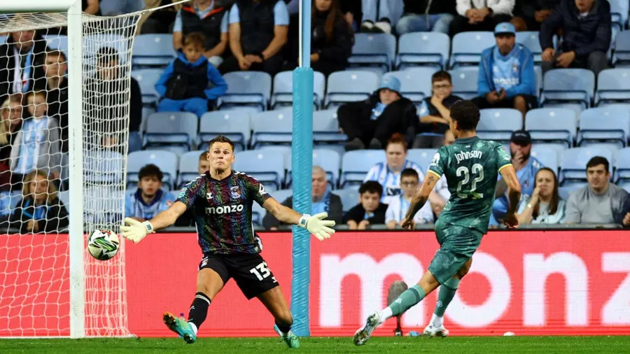 Tottenham avanzó en la Carabao Cup de último minuto