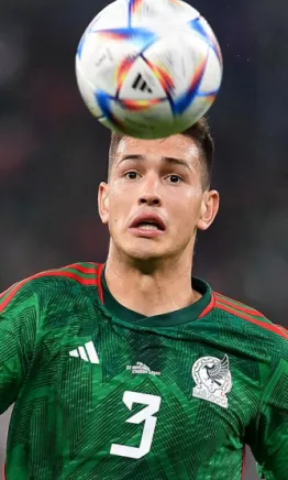 César Montes debuta en Rusia y marca un golazo