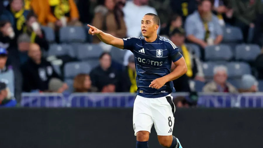 Medio: Youri Tielemans, Aston Villa