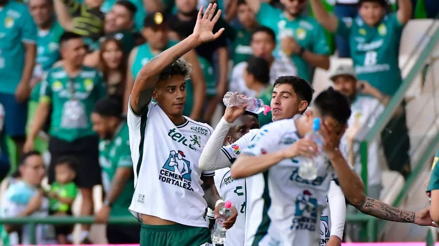 Así celebró el venezolano este gol que podría valer oro.