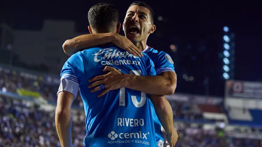 Todos en Cruz Azul corrieron a festejar con Ignacio Rivero