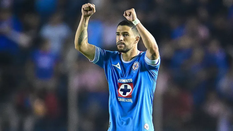 Todos en Cruz Azul corrieron a festejar con Ignacio Rivero