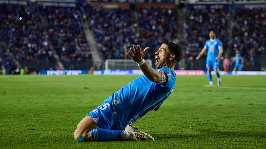 Todos en Cruz Azul corrieron a festejar con Ignacio Rivero