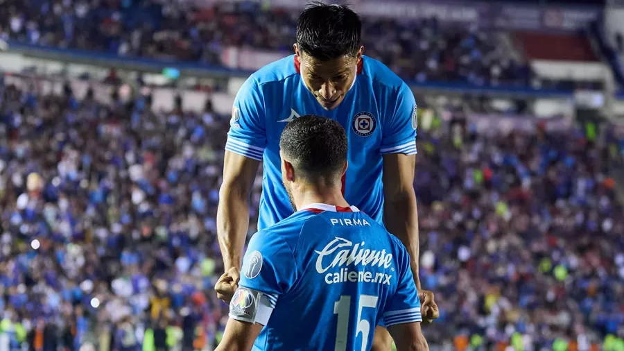 Todos en Cruz Azul corrieron a festejar con Ignacio Rivero