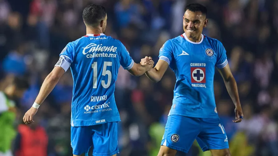 Todos en Cruz Azul corrieron a festejar con Ignacio Rivero