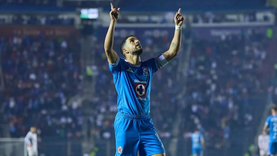 Todos en Cruz Azul corrieron a festejar con Ignacio Rivero