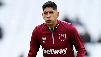 Edson Álvarez llegó a 21 tarjetas con West Ham y se fue expulsado