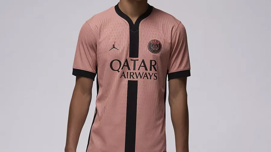 Paris Saint-Germain reveló su camiseta Jordan para la temporada 2024/25.