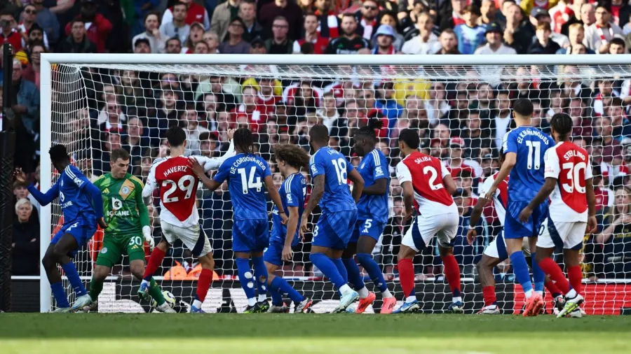 Wilfred Ndidi marcó en propia puerta al 90+4 e inclinó la balanza a favor de los 'Gunners' 