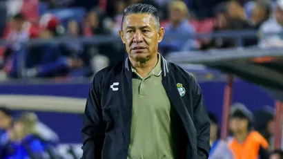 ¿Cuánto más resistirá Ignacio Ambriz? Santos fue remontado por San Luis